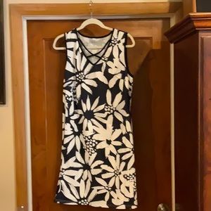 Casual sleeveless knee length dress